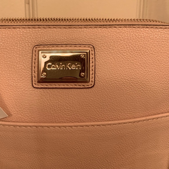Calvin Klein Pink Leather Crossbody Bag - Picture 2 of 14